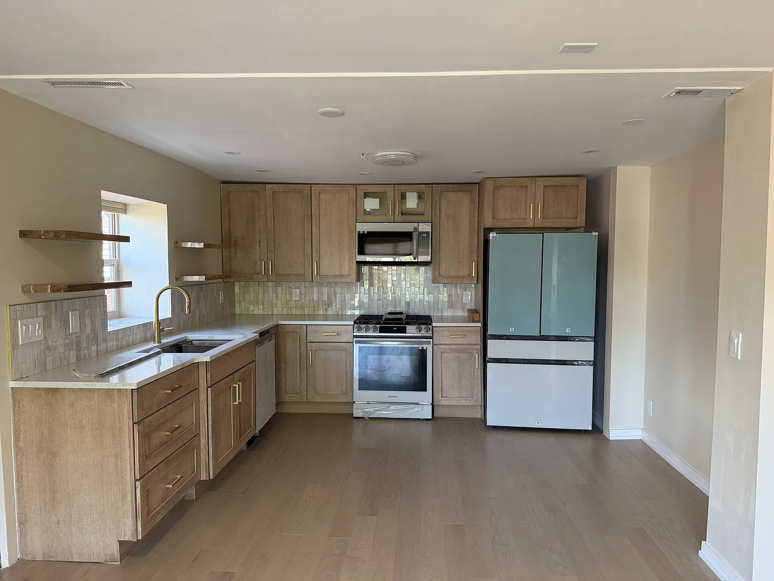 3 bed, 1750 sqft, $2,700 — Photo 3
