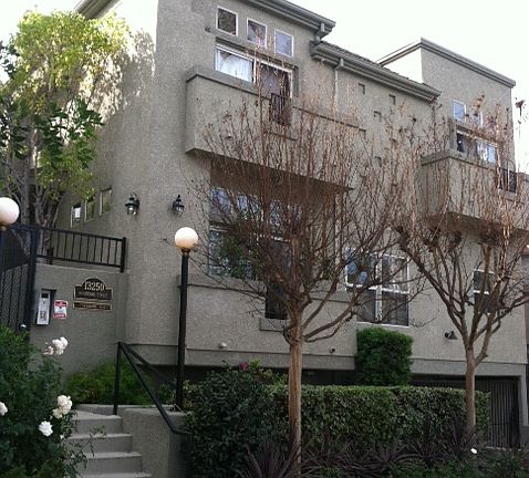 2nd image of 13250 Moorpark St APT 7