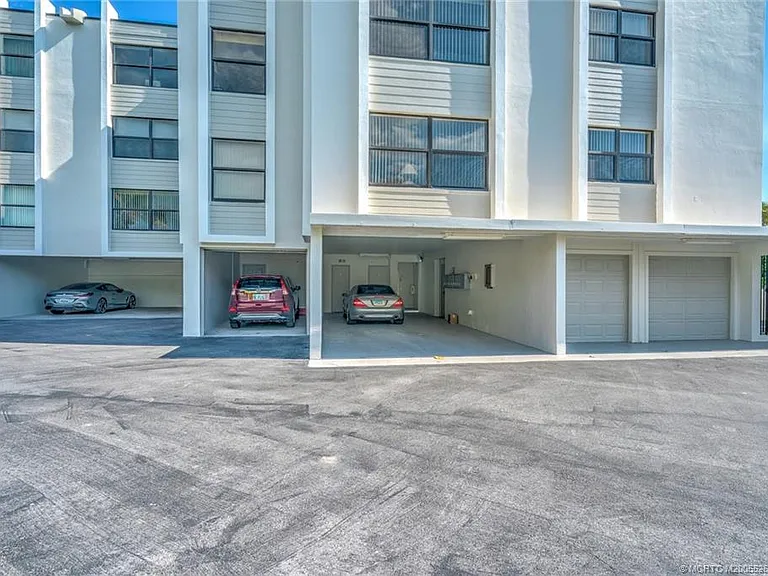 1289 NE Ocean Blvd #2 — Photo 28