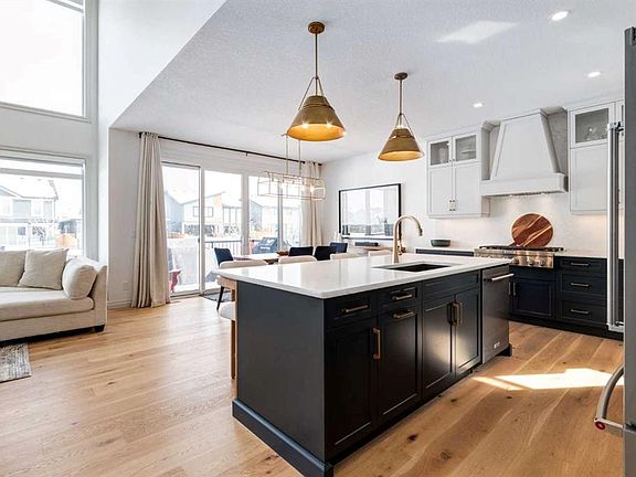 4th image of 34 Rowmont Line NW