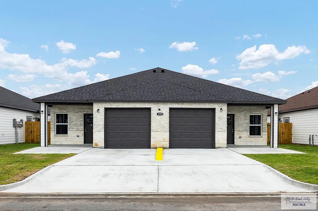 3 bed, 2.0 bath, 980 sqft, $1,225 — Photo 1