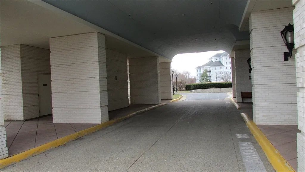 2 bed, 2.0 bath, 1178 sqft, $3,700 — Photo 4