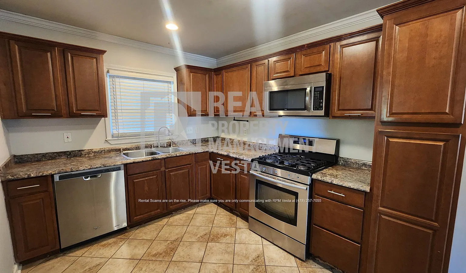 3 bed, 1.0 bath, 1150 sqft, $1,195 — Photo 2