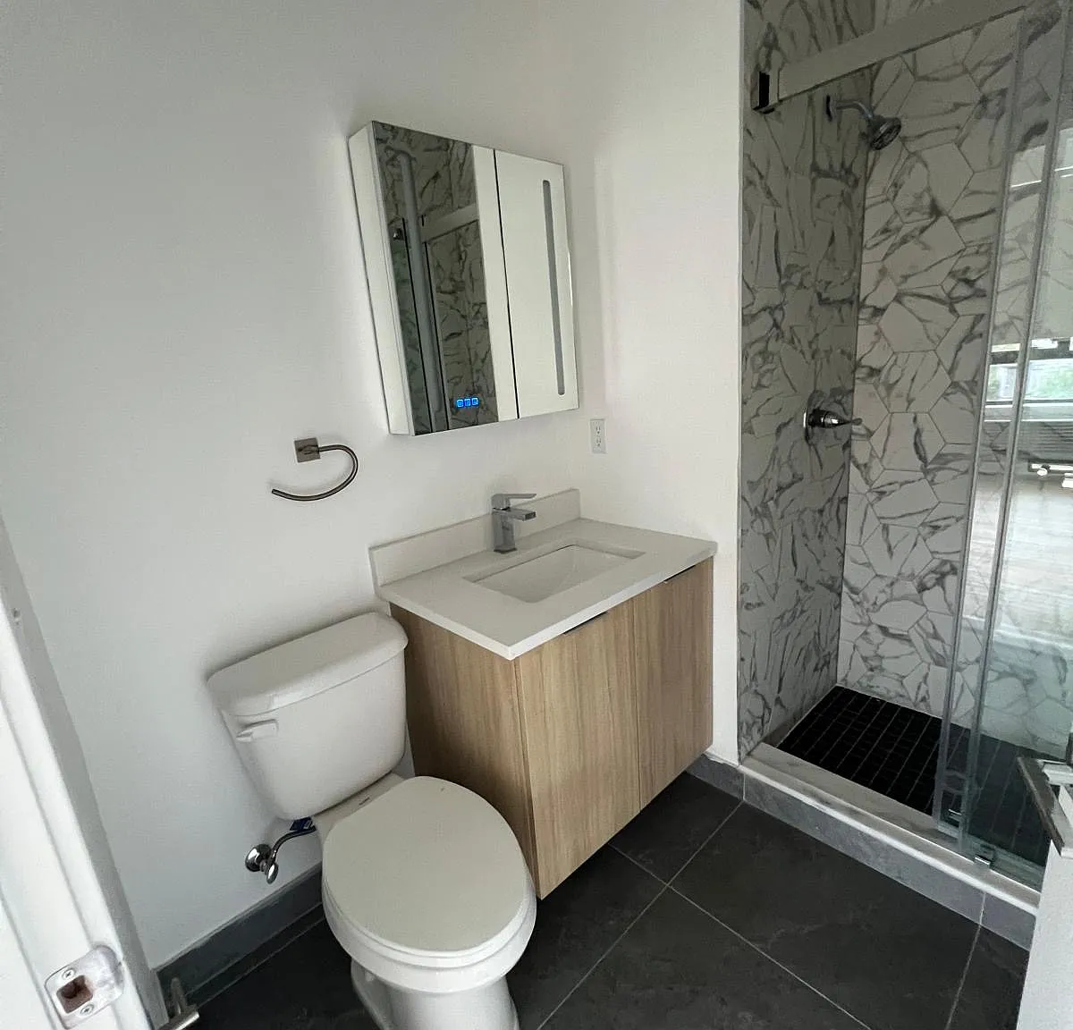 2 bed, 936 sqft, $2,595 — Photo 2