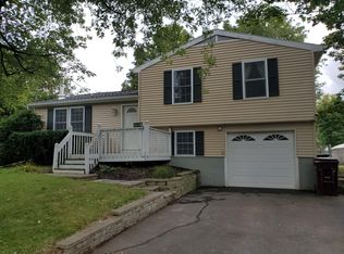5745 Dalton Dr, Farmington, NY 14425