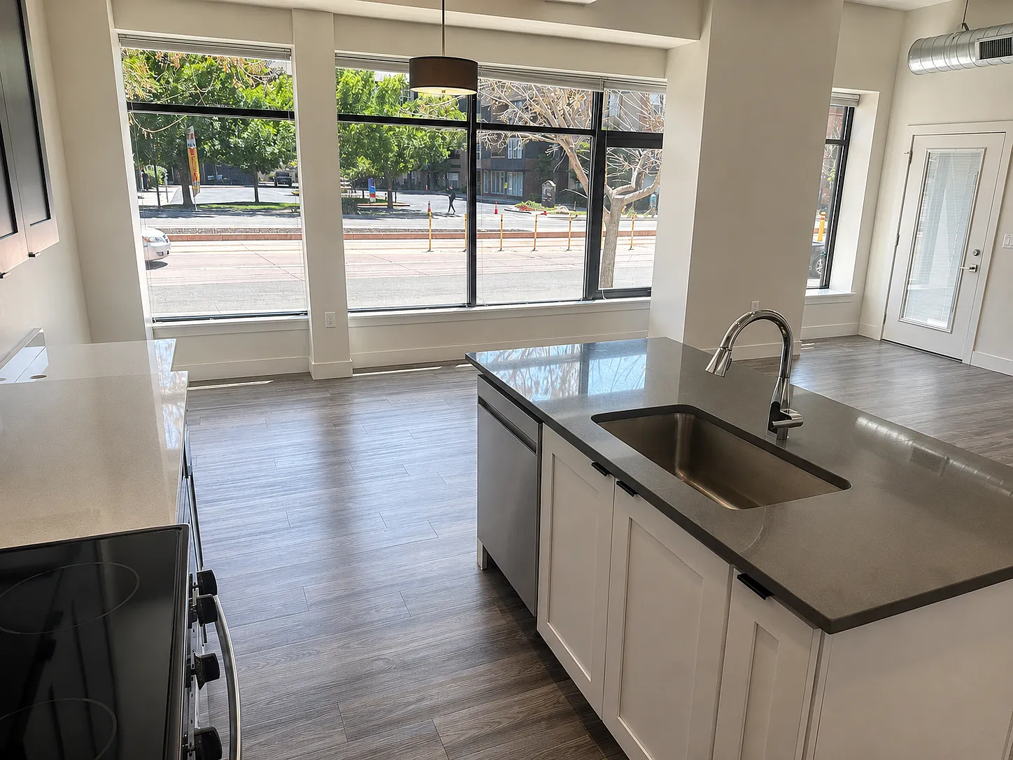 1 bed, 851 sqft, $1,545 — Photo 2