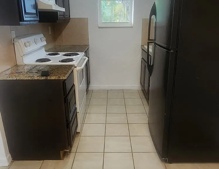 042-5814 NE 4th Ct — Photo 2