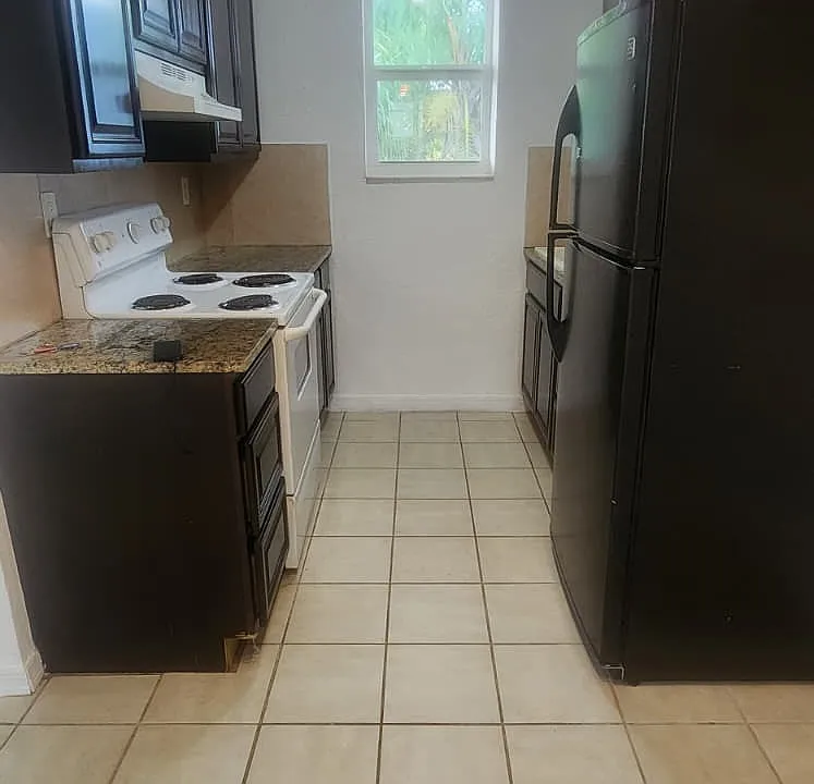 042-5814 NE 4th Ct