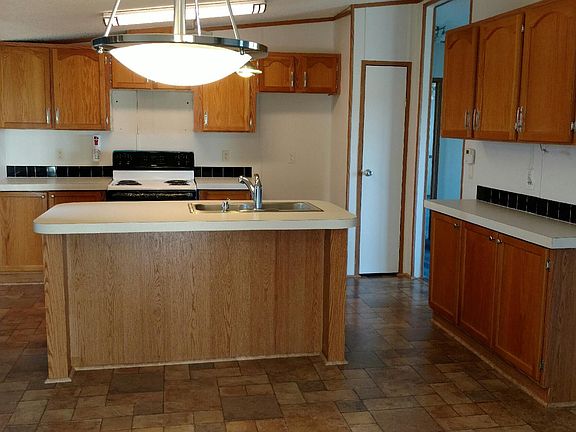 Kitchen & Dining Area