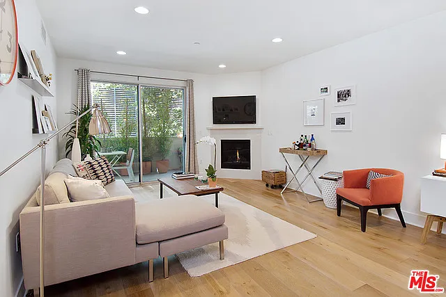 7133 Hawthorn Ave #204 — Photo 2