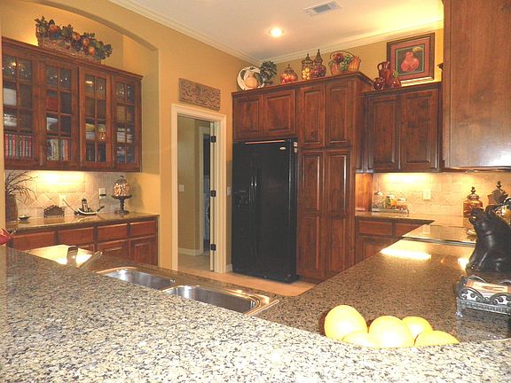 4th image of 6 NE Dawn Hills Dr
