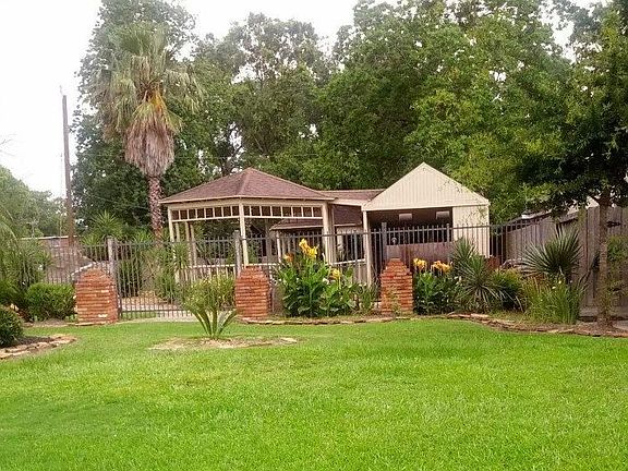 gazebo/ pavilion/ BBQ 