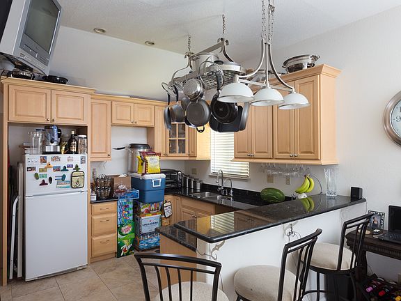 3rd image of 1337 Monterey St