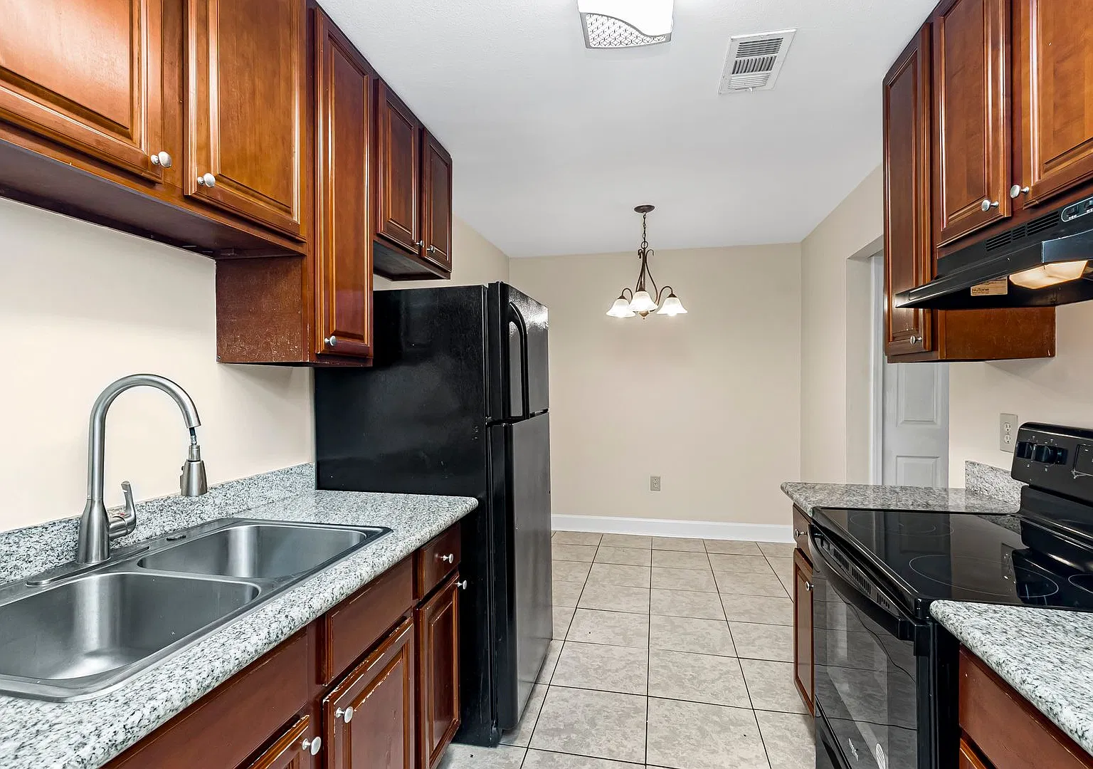 1066 Manson Dr. — Photo 2