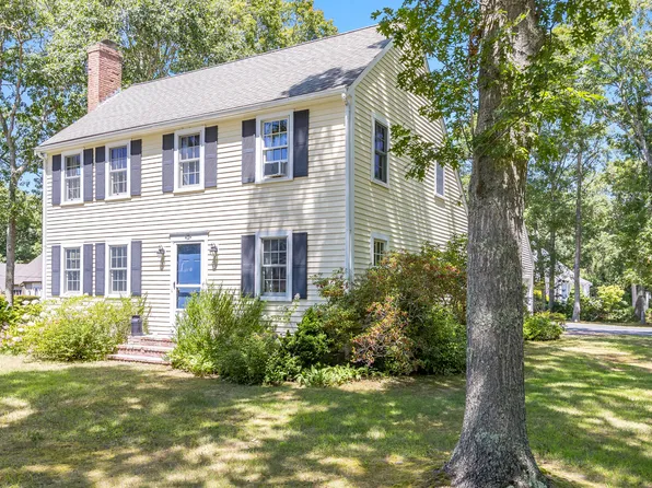 12 Tracey Road, Cotuit, MA 02635