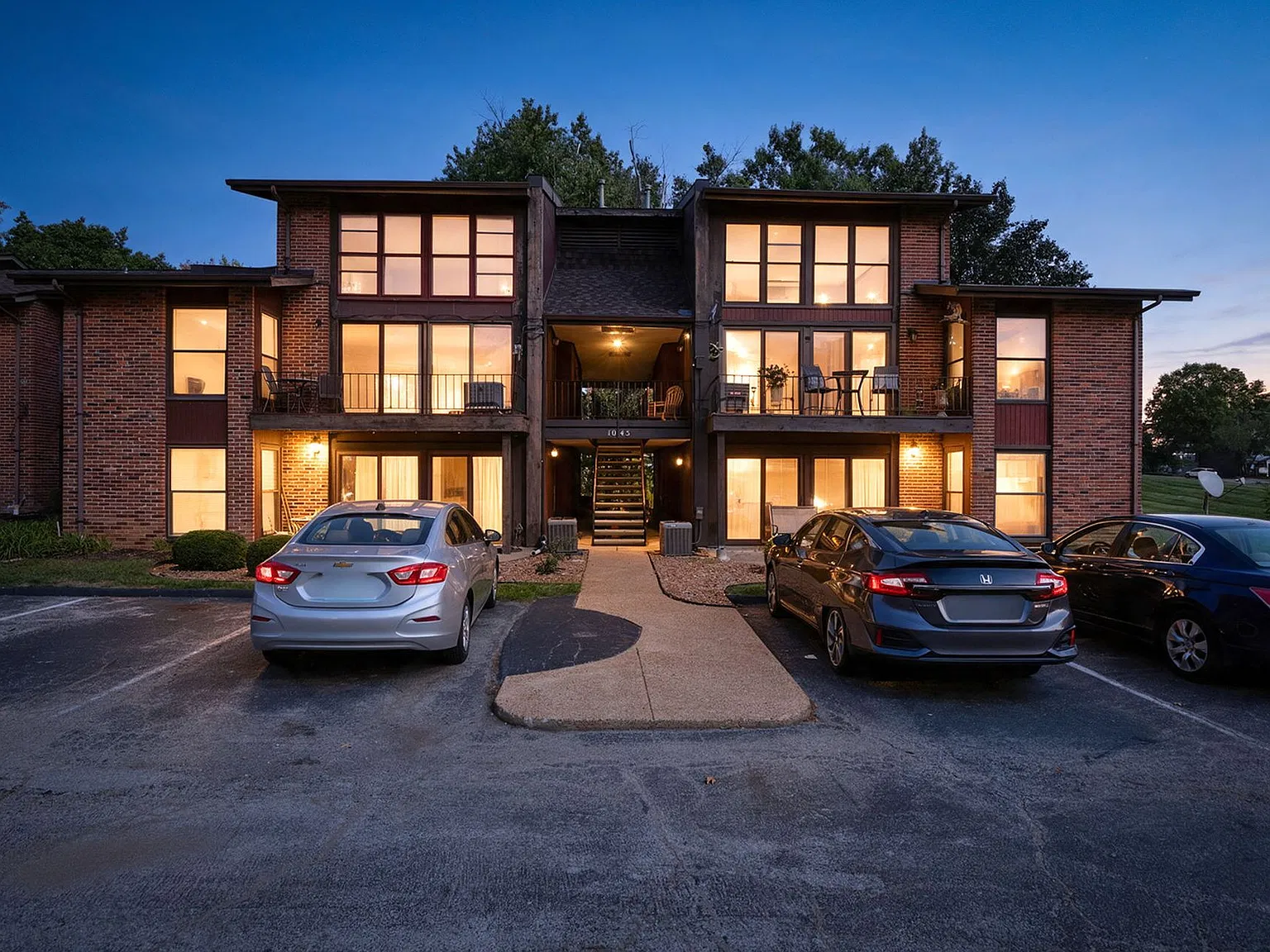 Fully Furnished 2 Bedroom Condo! — Photo 1