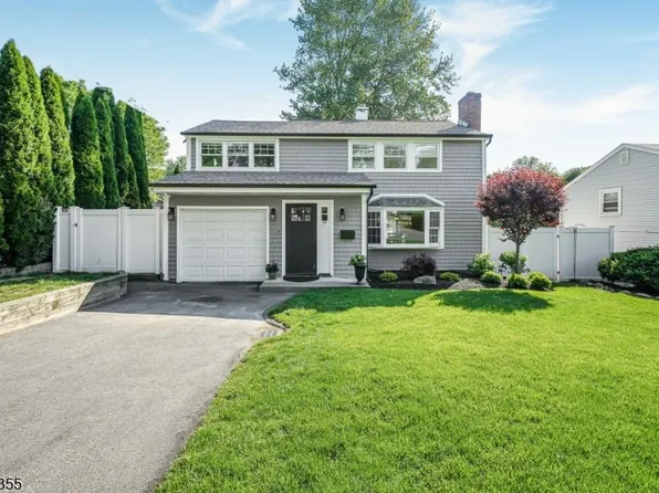 35 Stuart St, Waldwick Boro, NJ 07463