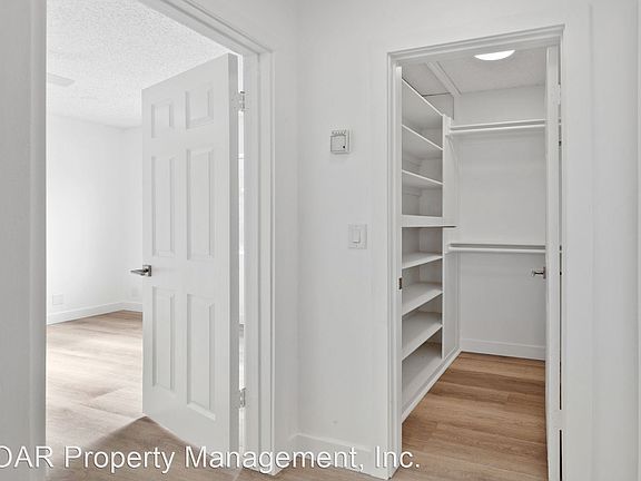 4th image of 1009 E 2nd St #10184061