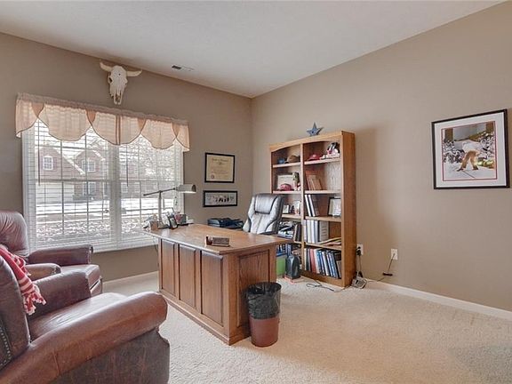 3rd image of 15077 Windsor Ln