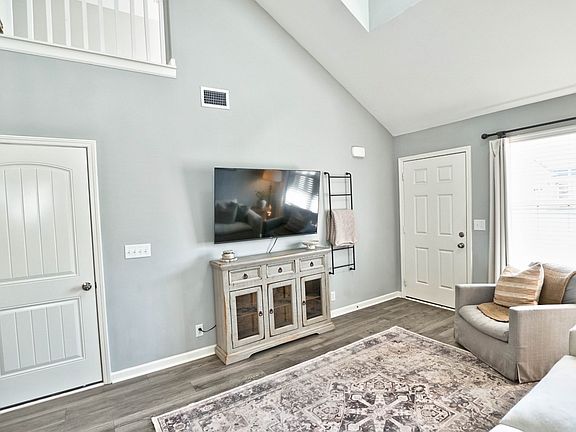 3rd image of 3504 Symphony Ln