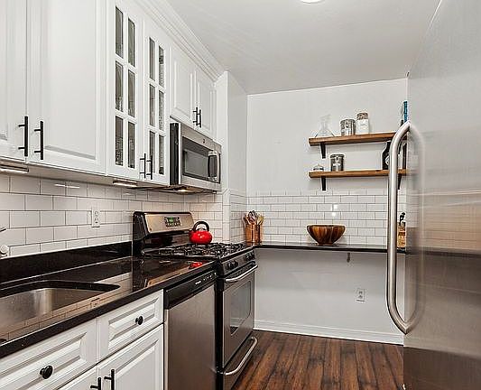 5th image of 401 E 74th St APT 3A