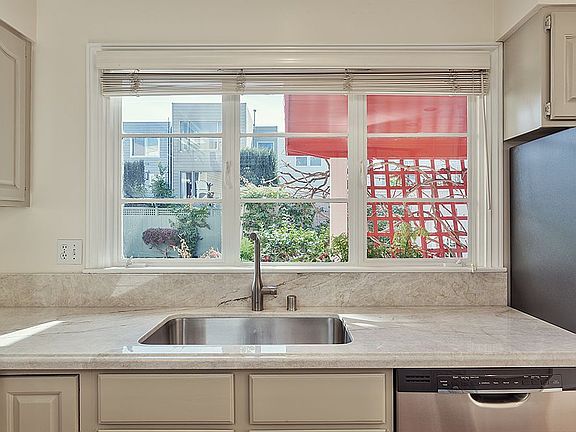 4th image of 30 1/2 Blackstone Ct #1