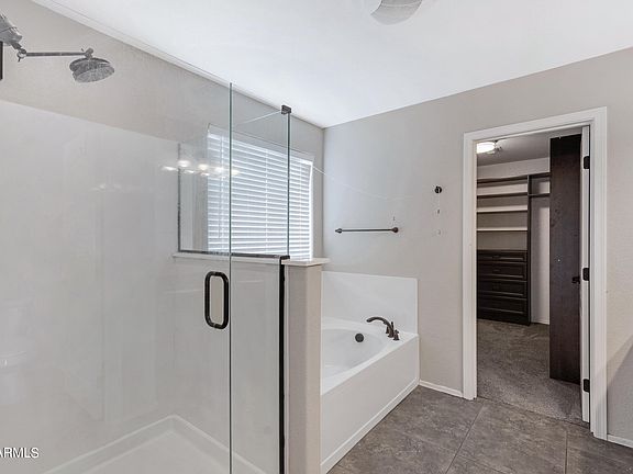 3rd image of 909 E DANIELLA Drive