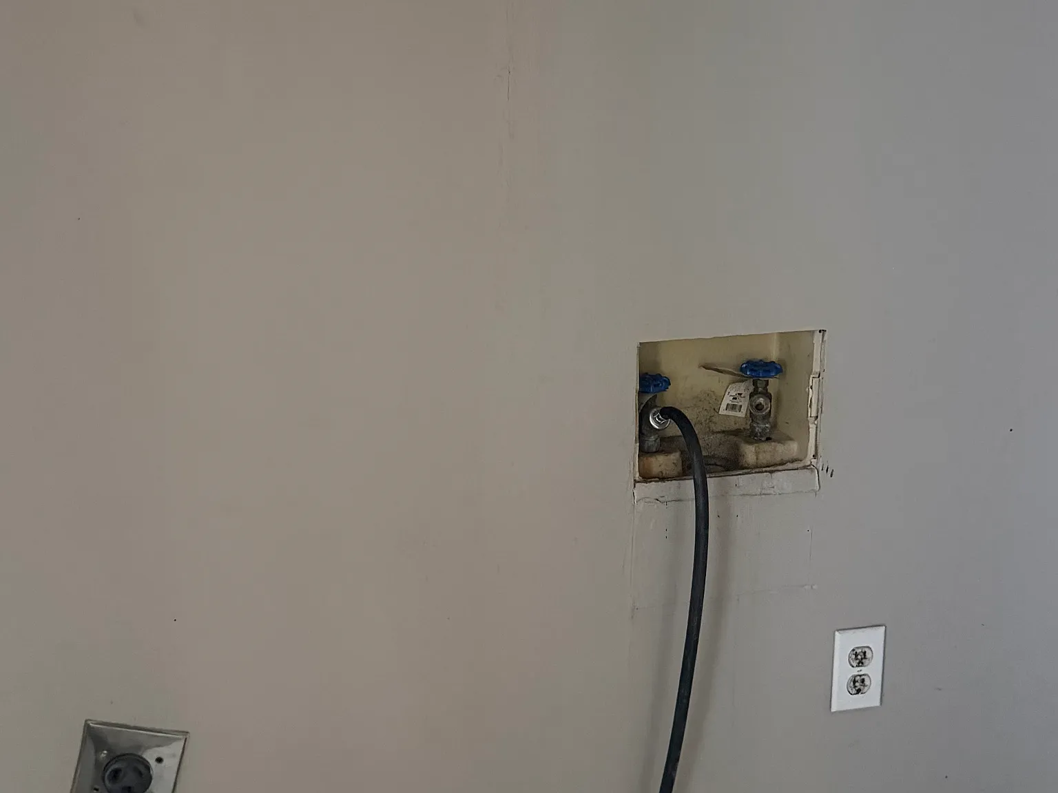 2 bed, 1000 sqft, $925 — Photo 1