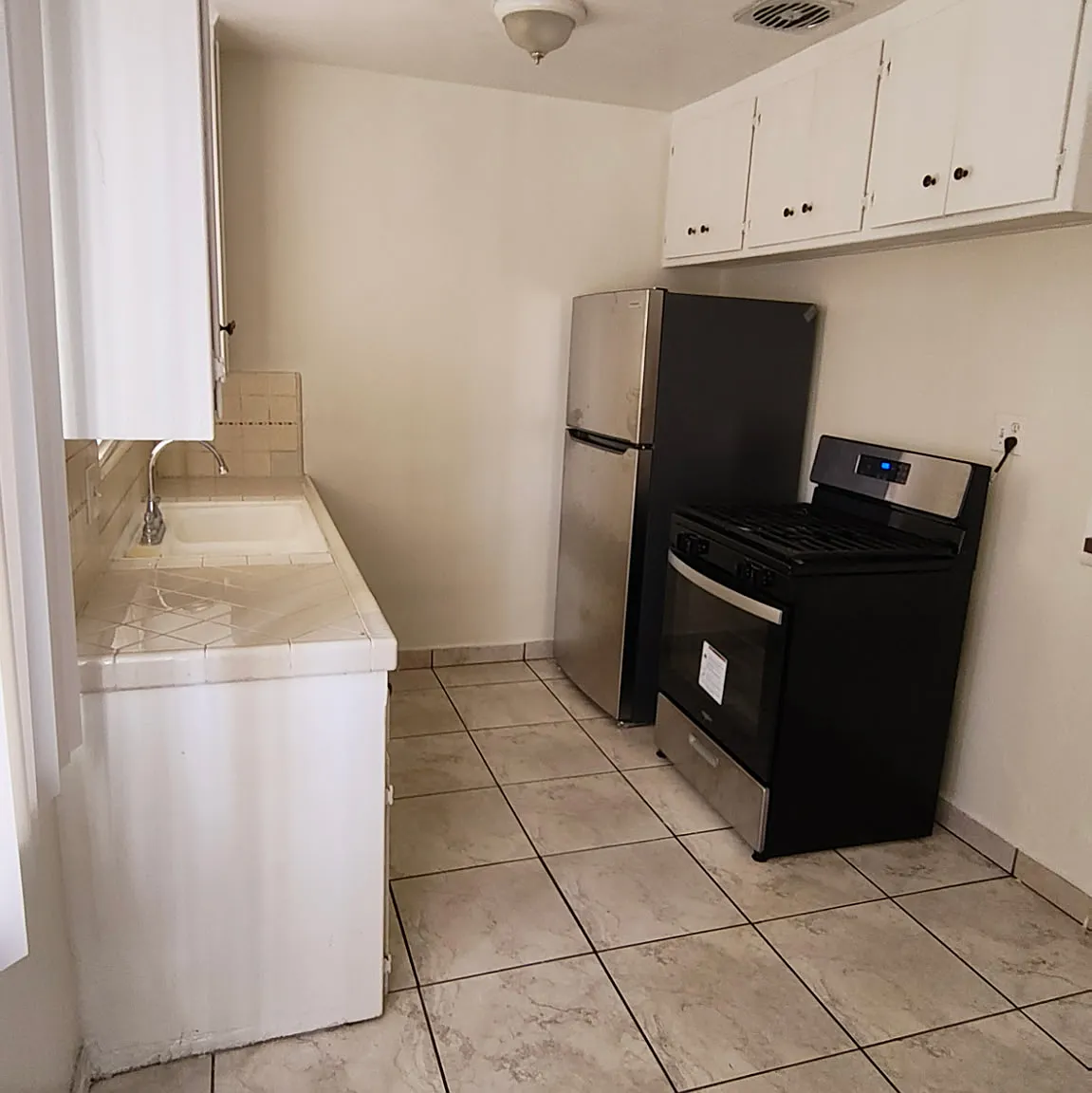 Studio, 650 sqft, $1,800 — Photo 1