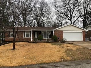 204 Canary Ln, Saint Charles, MO 63301