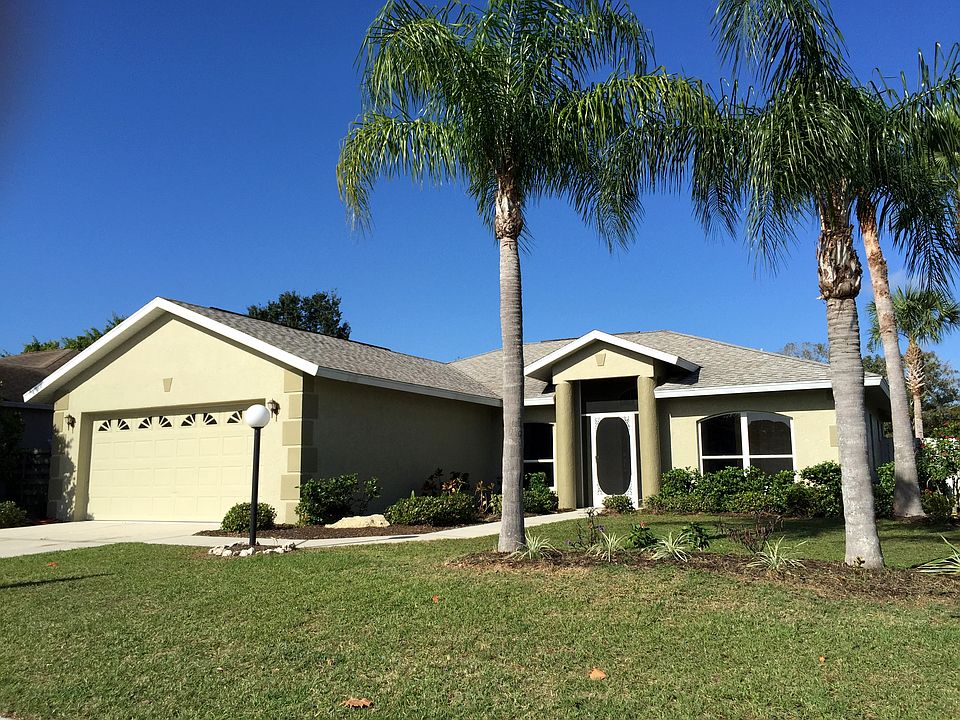 Large Lot Full Privacy Fence