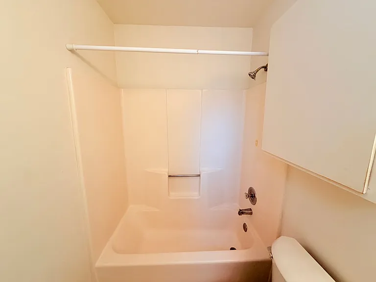 405 Parkhill Cv — Photo 18