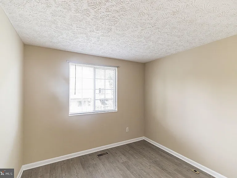 6302 Betsy Ross Ct — Photo 22