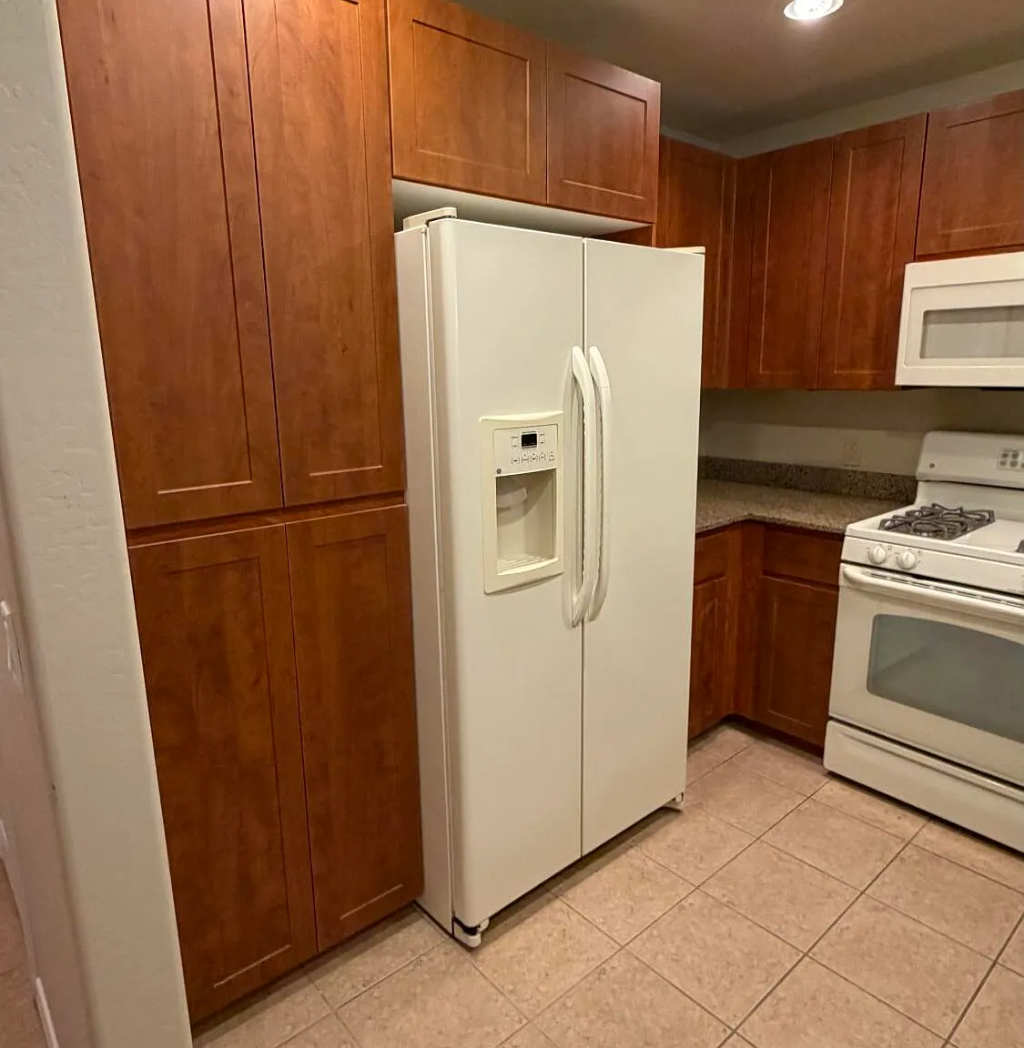 2 bed, 2.0 bath, 1243 sqft, $2,250 — Photo 2