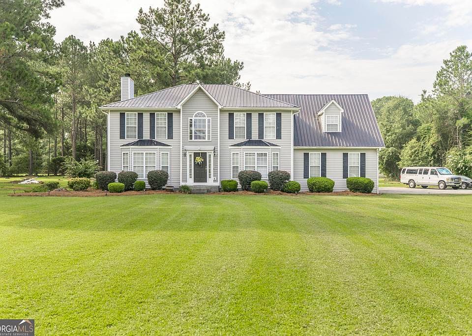 1st image of 300 Saddle Creek Dr