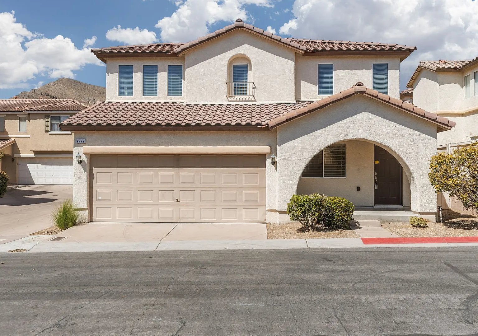 Great price for NW 3 br home with new carpet . — Photo 2