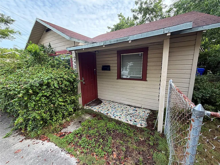 2430 SW 25th Ter #3 — Photo 6