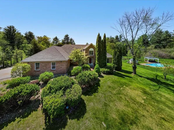 30 Pasture Lane, Bedford, NH 03110