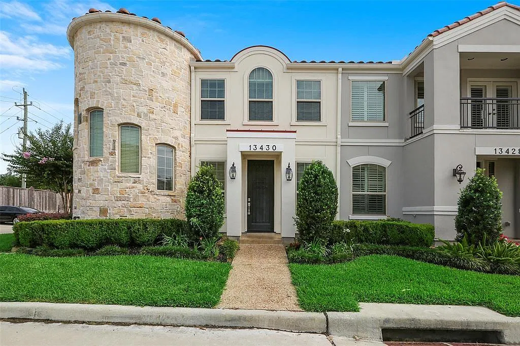 3 bed, 3.5 bath, 3111 sqft, $3,400 — Photo 1