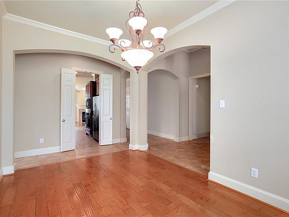 4th image of 6301 Aylworth Dr