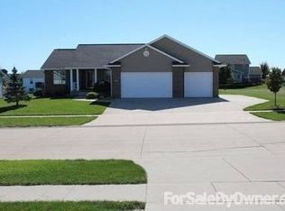 607 Jefferson Dr, Center Point, IA 52213