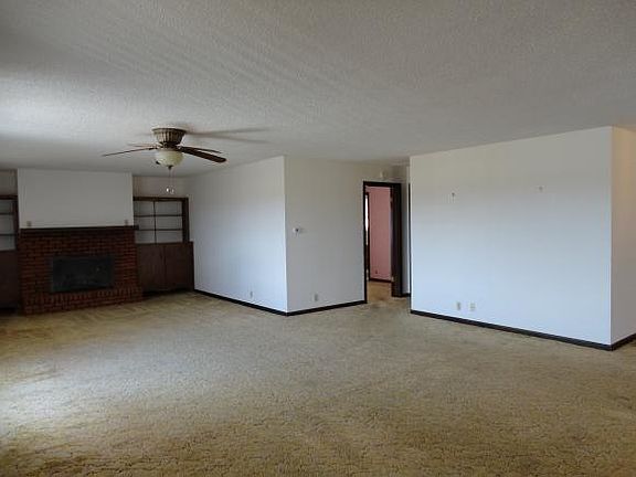 3rd image of 703 Park Pl