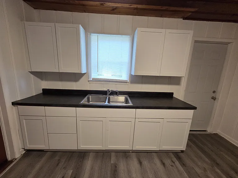 422 S Vine St — Photo 4