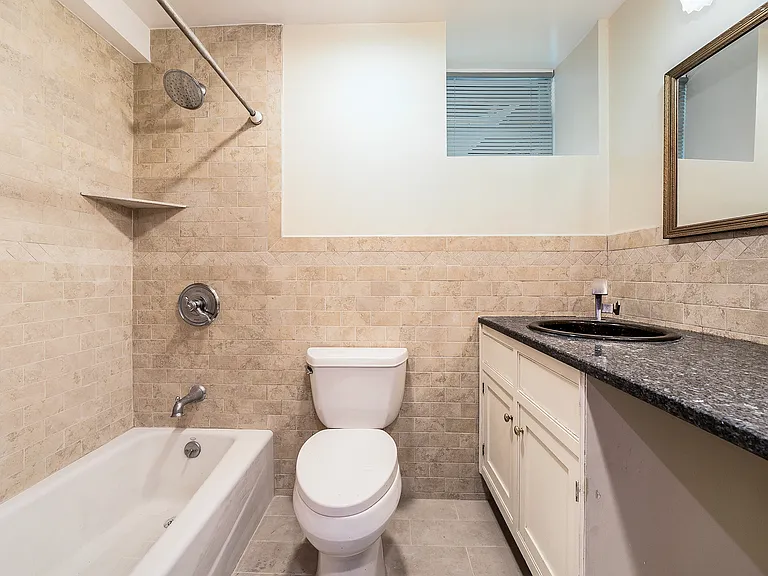 39 N Washington St #1R — Photo 6