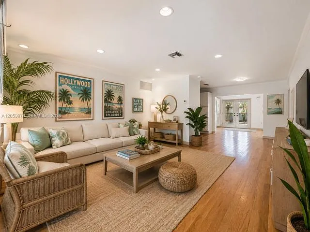 3 bed, 2.0 bath, $4,600 — Photo 2