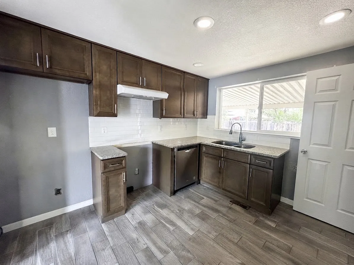 6 bed, 2980 sqft, $3,980 — Photo 4