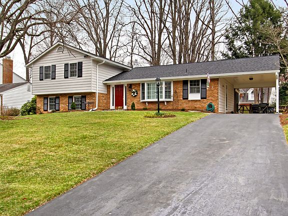 2nd image of 2209 Abbotsford Dr