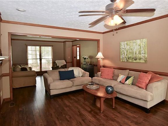 5th image of 2371 Meadowglen Trl