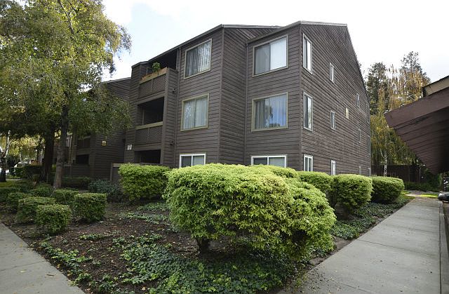 1st image of 913 Catkin Ct