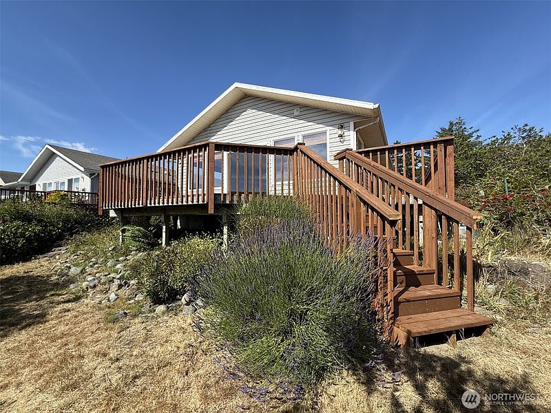 2nd image of 725 Wawona Avenue SW